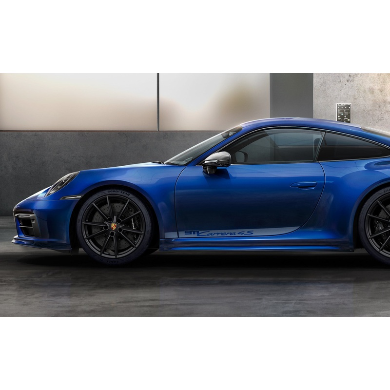 Model Logo On Side – Guards Red – 9920448203284A – 992 18-23